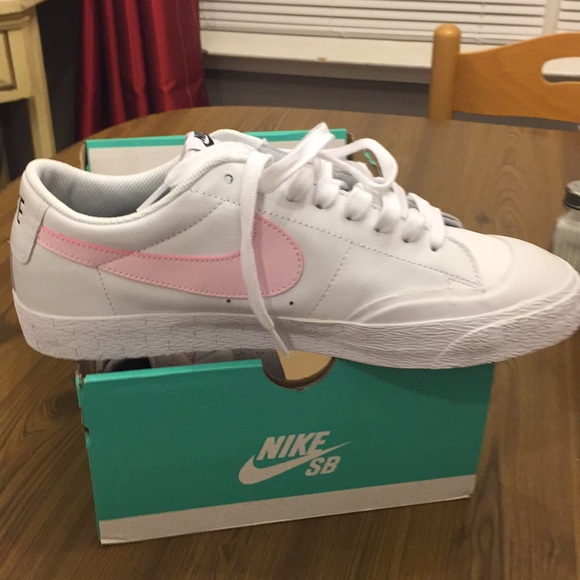 Brand nike SB blazer low XT Pink white black - Picture 3 of 4